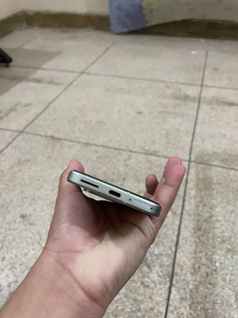 Google Pixel 9 5
