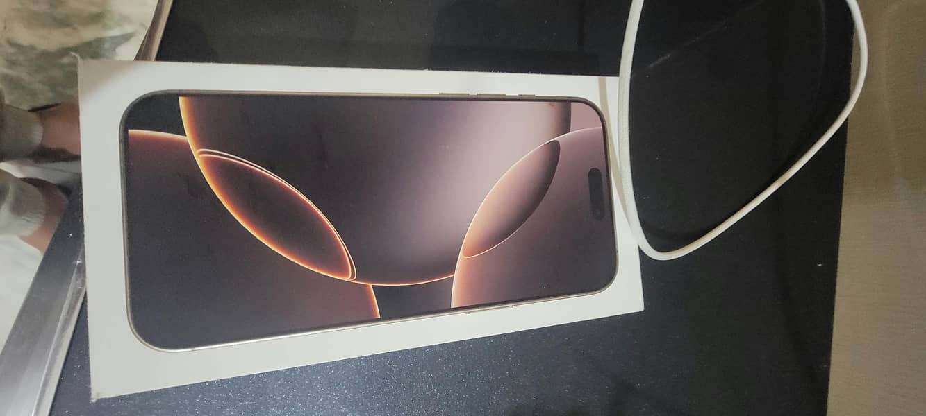Apple iPhone 16 Pro Max 9