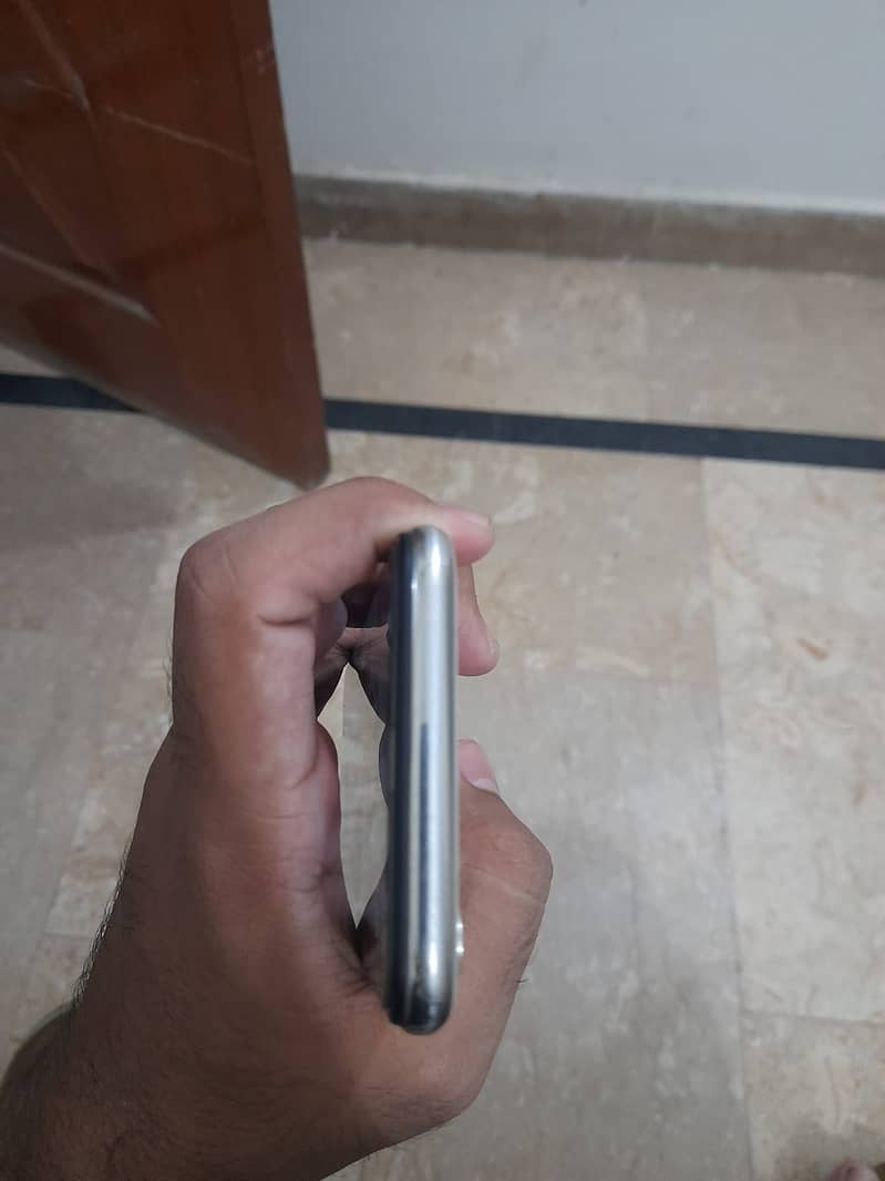Apple iPhone X 3