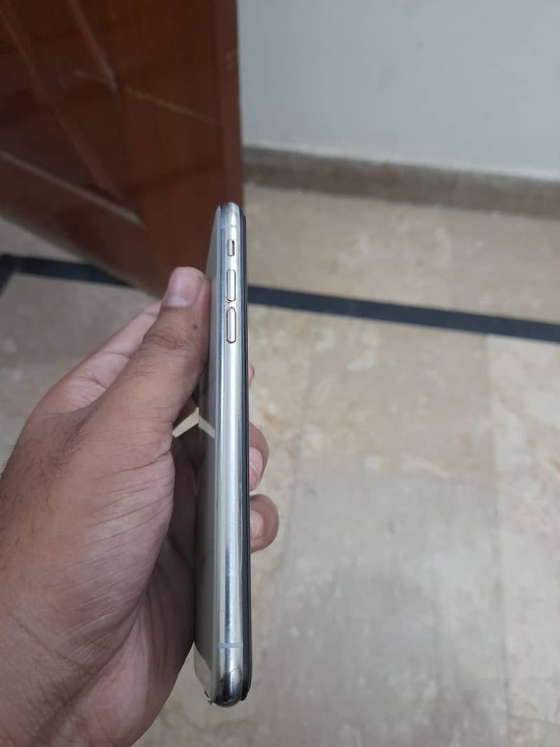 Apple iPhone X 5