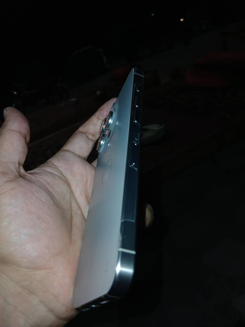 Apple iPhone 15 Pro Max 2
