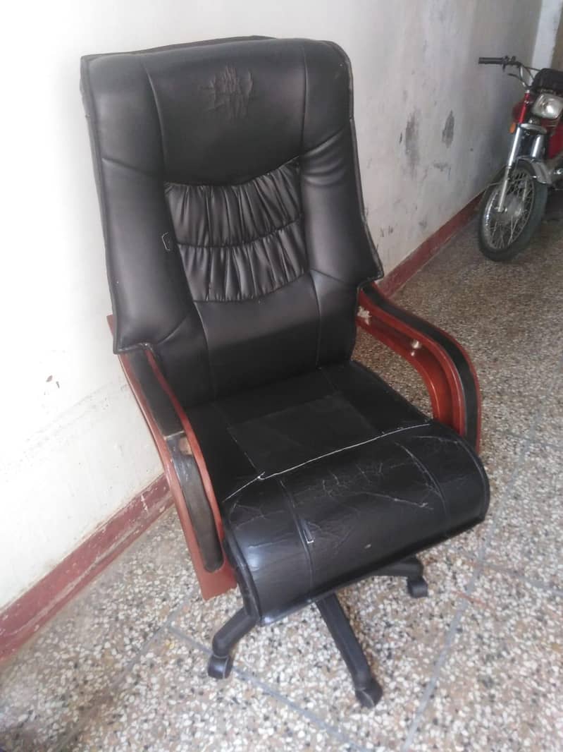 Executive chair used 2