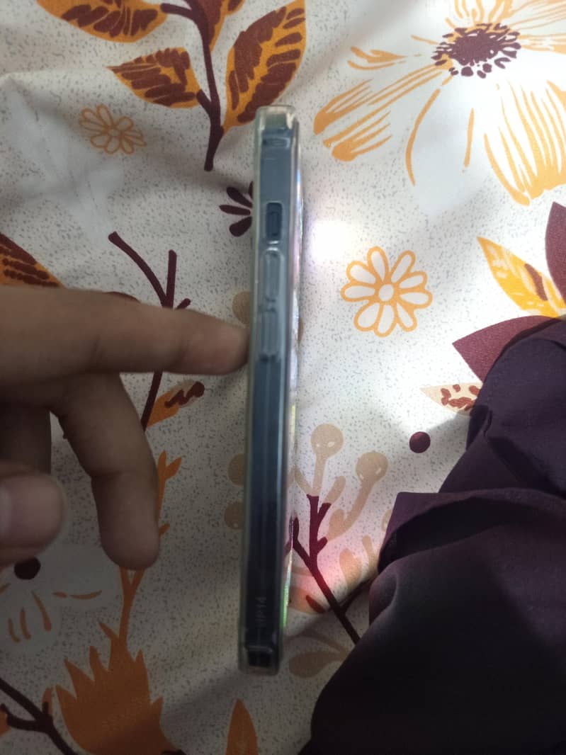 Apple iPhone 14 4