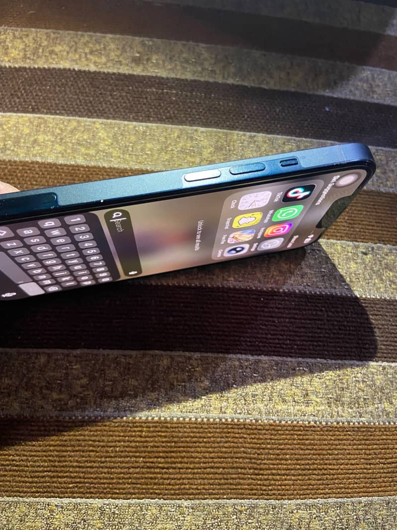 Apple iPhone 13 6