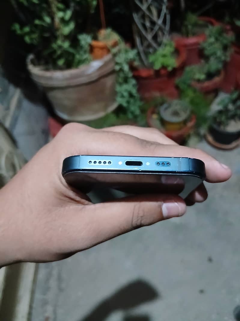 Apple iPhone 13 4