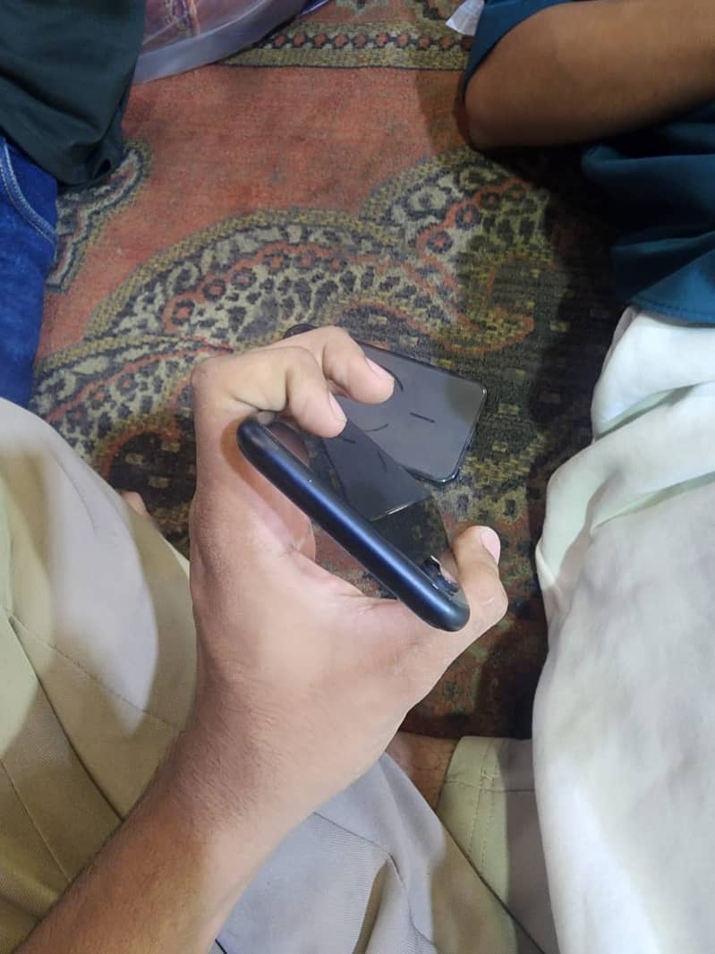 Apple iPhone XR 0
