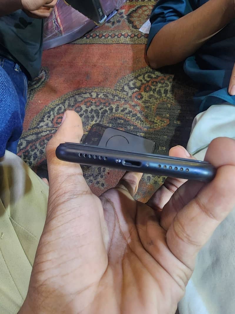 Apple iPhone XR 4