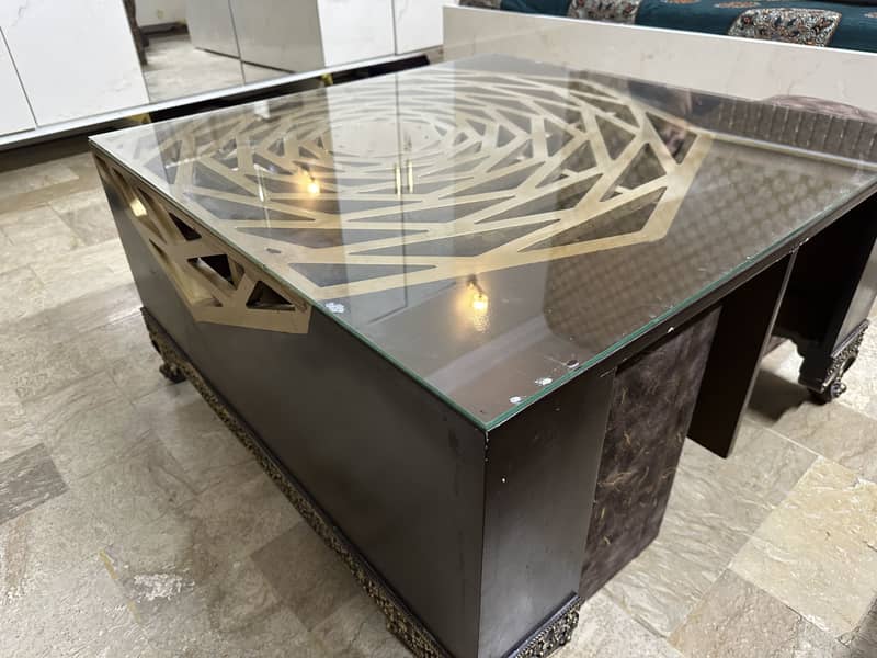 Table with 3 Stools 1