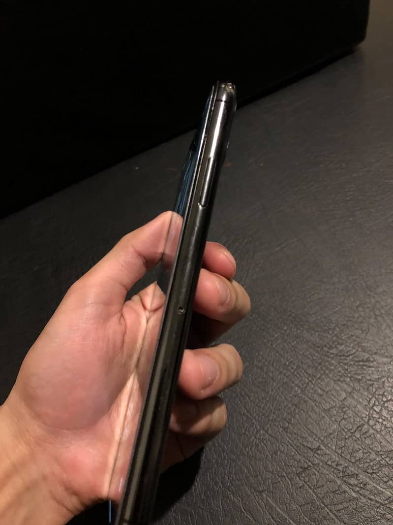 Apple iPhone 11 Pro Max 6