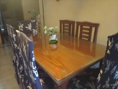 6 seater dining table in good condition