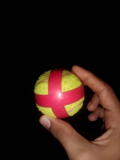 tape tanes cricket ball. good condition