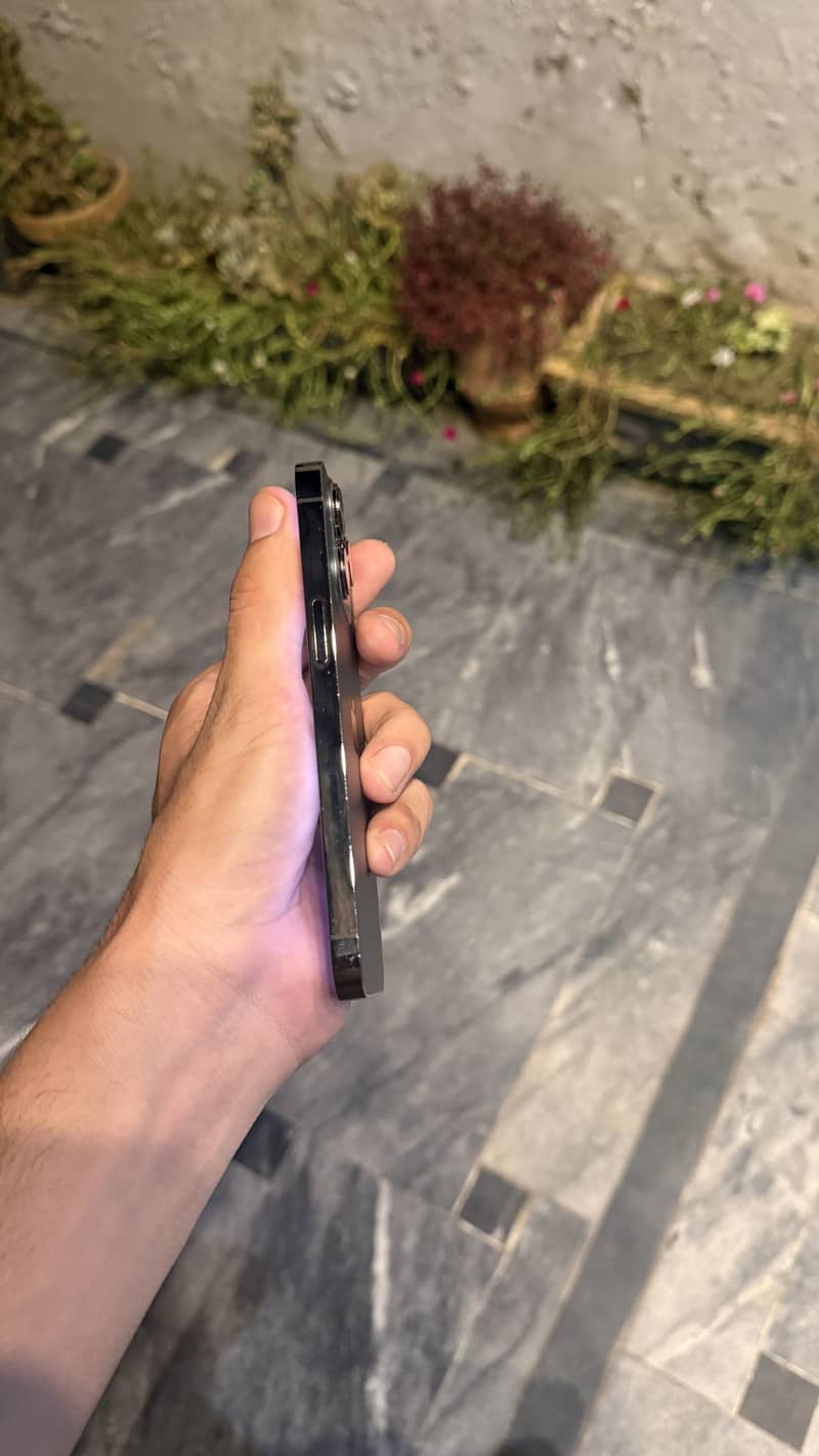 Apple iPhone 13 Pro 2