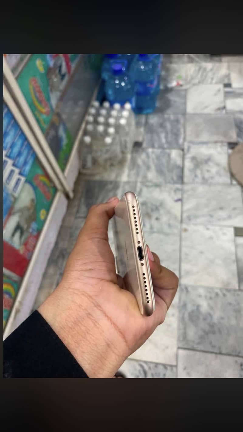Apple iPhone 8 Plus 3
