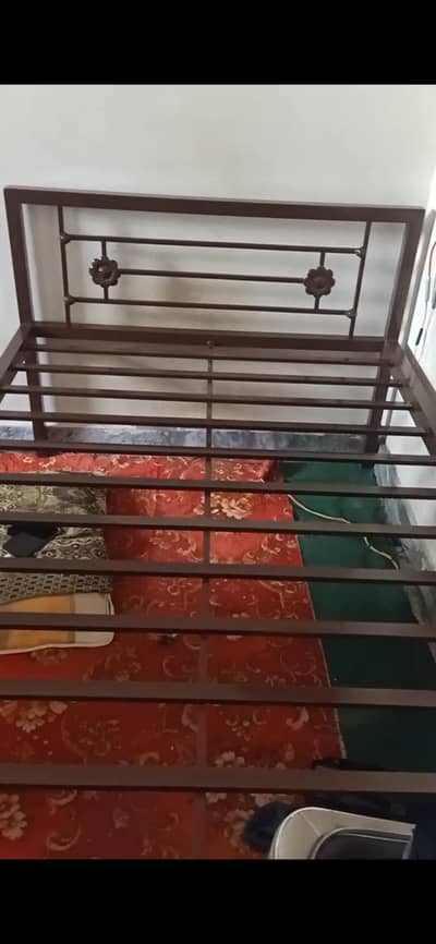 iron brand new single bed Size 3.5X 6 fit
