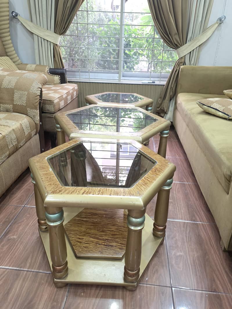Couch + 3 tables with glass Top 4
