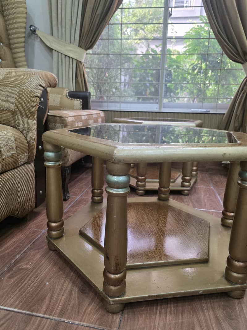 Couch + 3 tables with glass Top 8