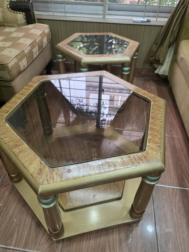 Couch + 3 tables with glass Top 9