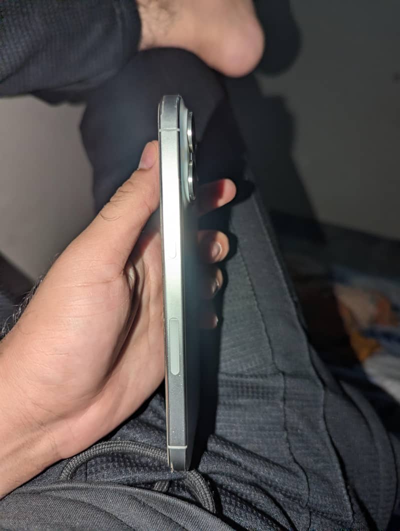 Apple iPhone 15 Pro Max 2