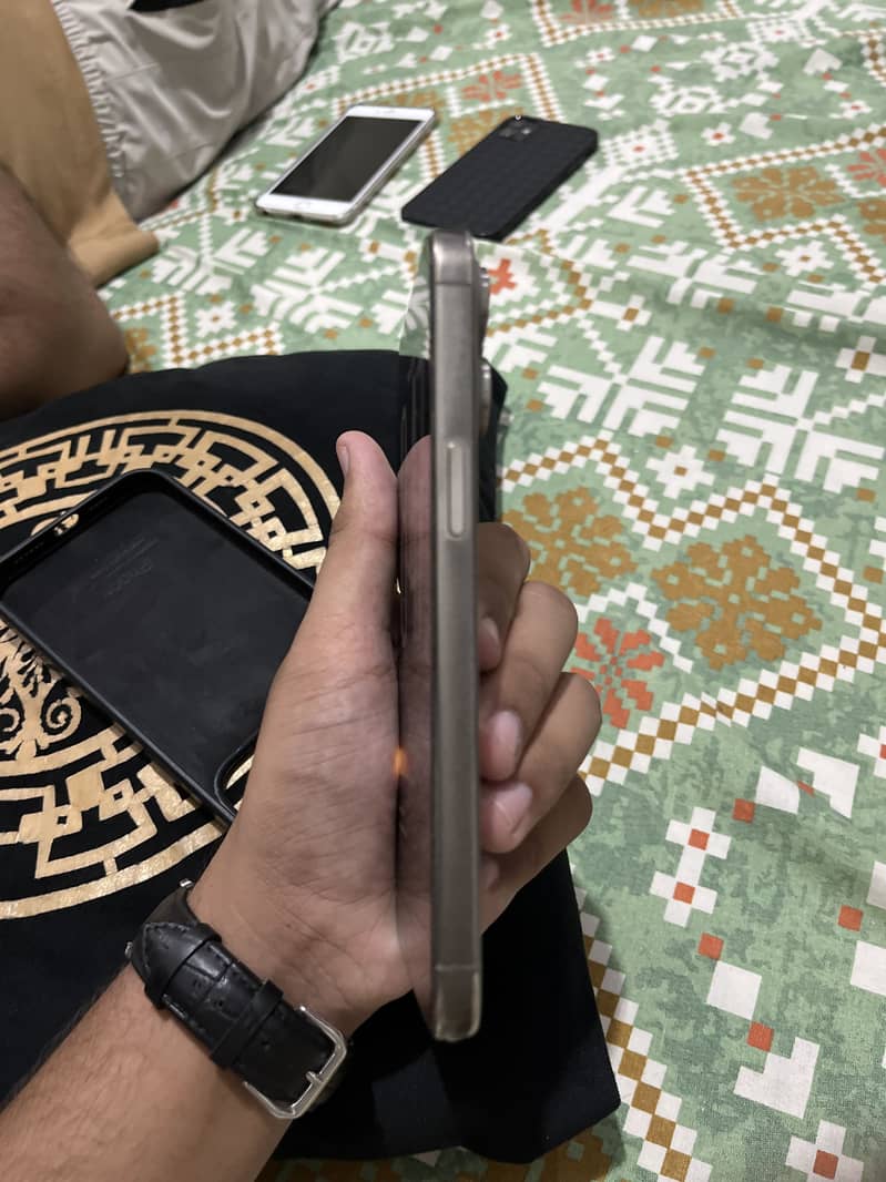 Apple iPhone 15 Pro Max 5