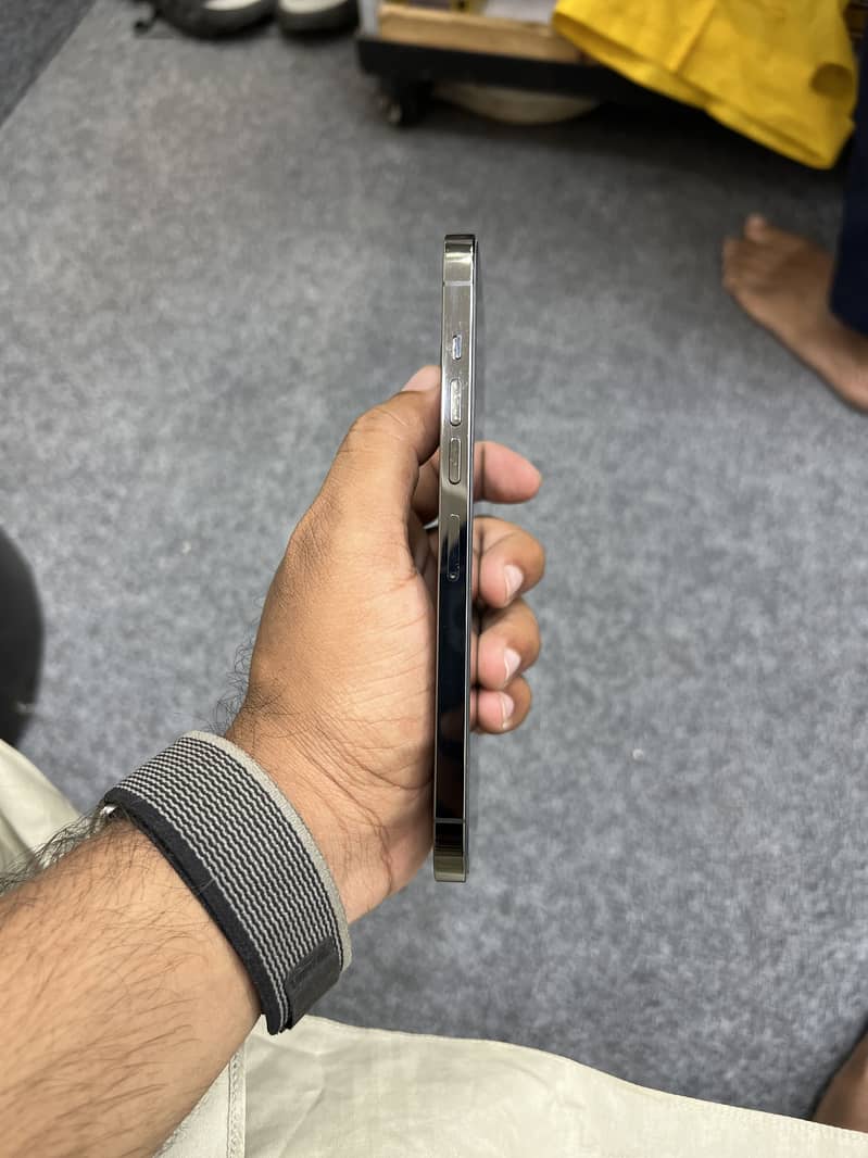 Apple iPhone 13 Pro Max 1
