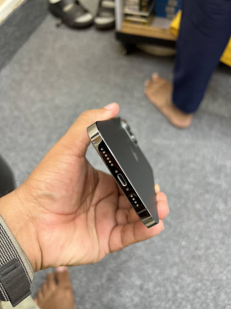 Apple iPhone 13 Pro Max 2