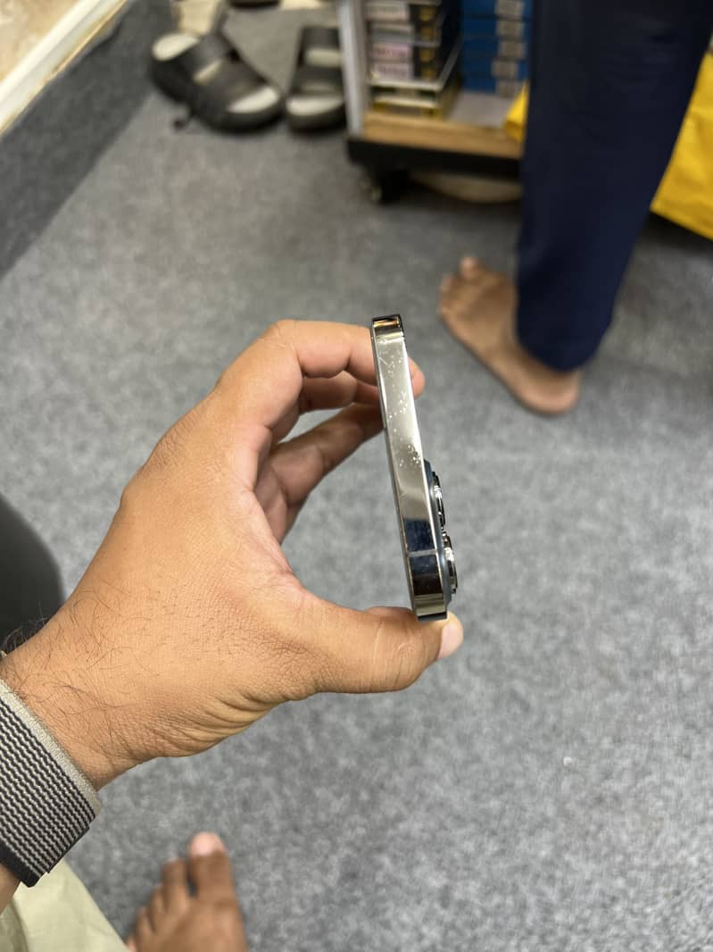 Apple iPhone 13 Pro Max 5