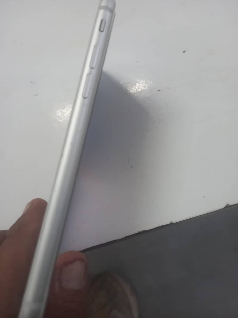 Apple iPhone 8 1