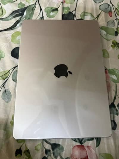 MacBook Pro M5 14-inch – 24GB RAM | 1TB SSD | Brand New