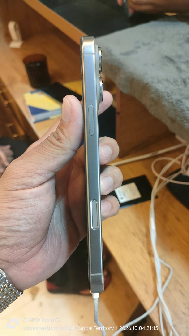 Apple iPhone 16 Pro Max 1