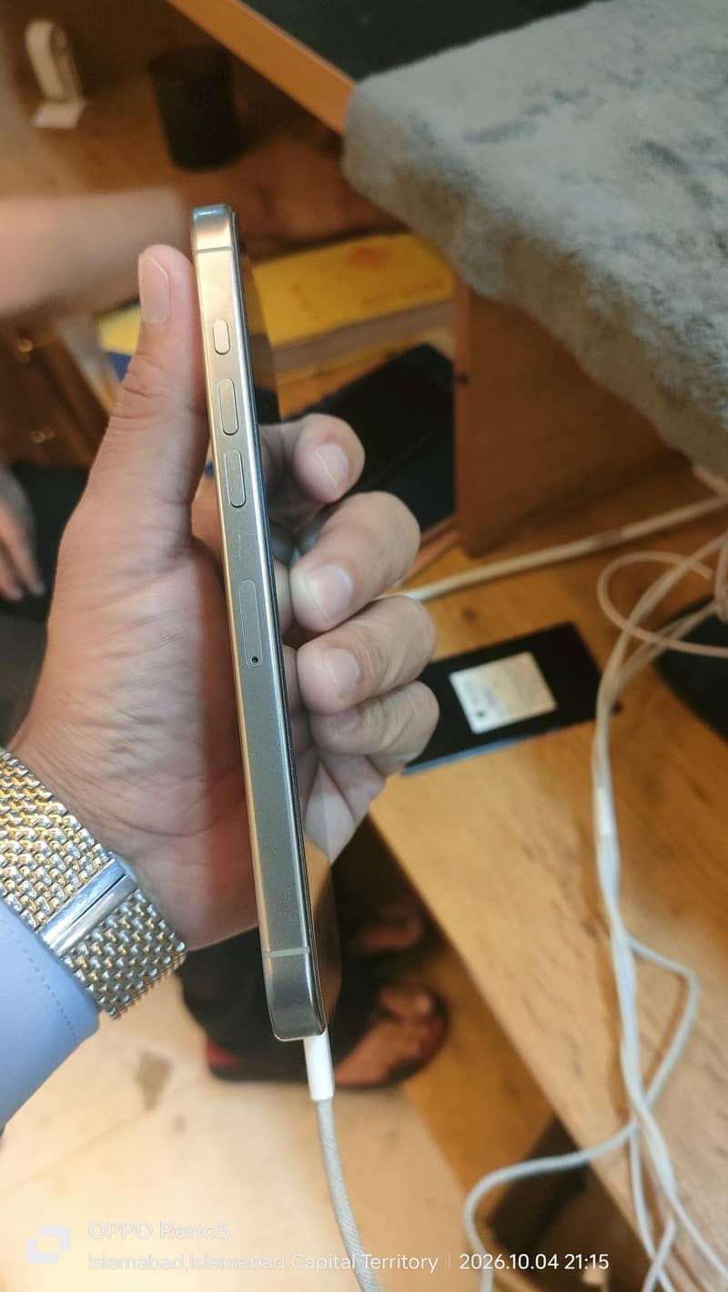 Apple iPhone 16 Pro Max 3