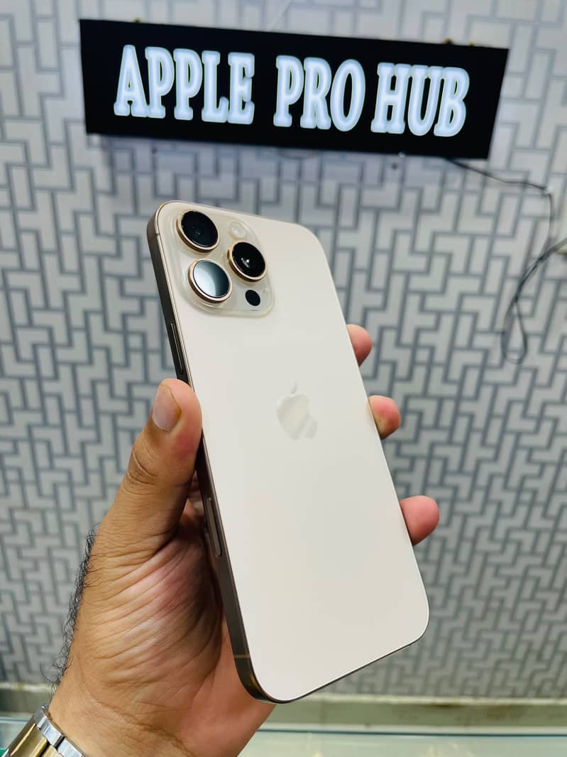 Apple iPhone 16 Pro Max 1