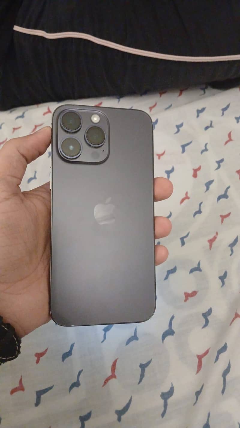 Apple iPhone 14 Pro Max 1