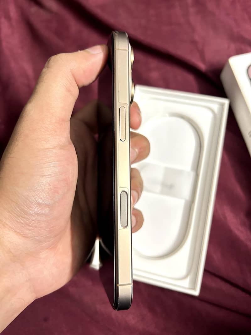 Apple iPhone 16 Pro 2