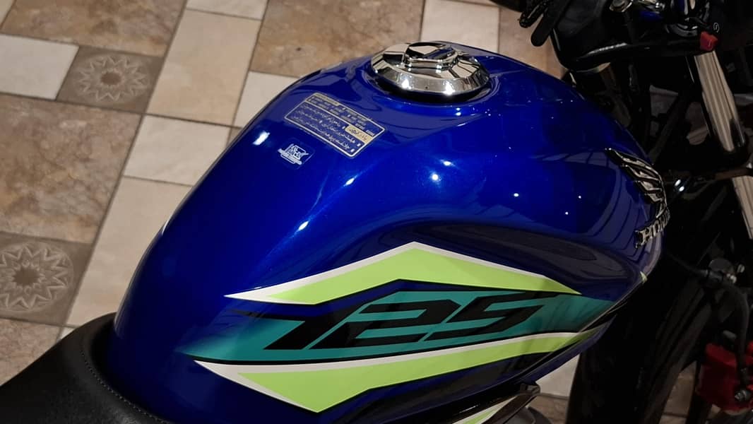 Honda CB125F 4
