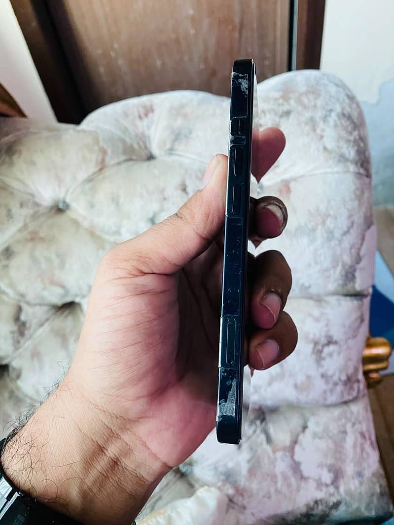 Apple iPhone 13 2