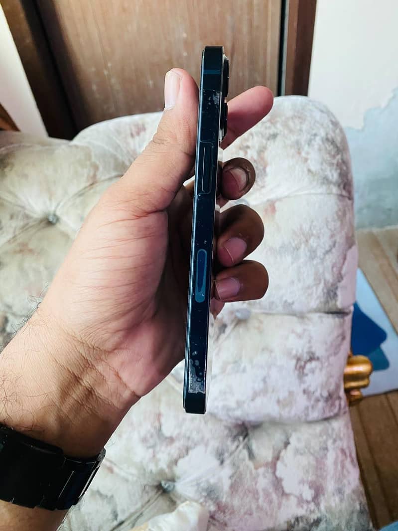 Apple iPhone 13 2