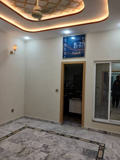 5 MARLA BRAND NEW 1ST FLOOR FOR RENT