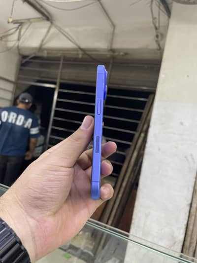 Apple iPhone 16