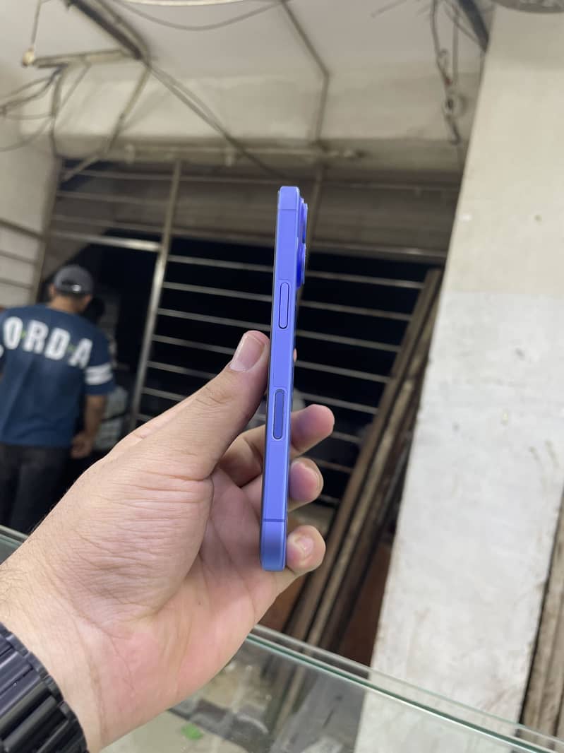 Apple iPhone 16 0