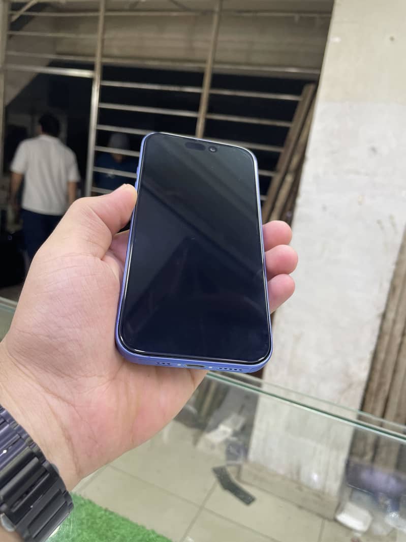Apple iPhone 16 4