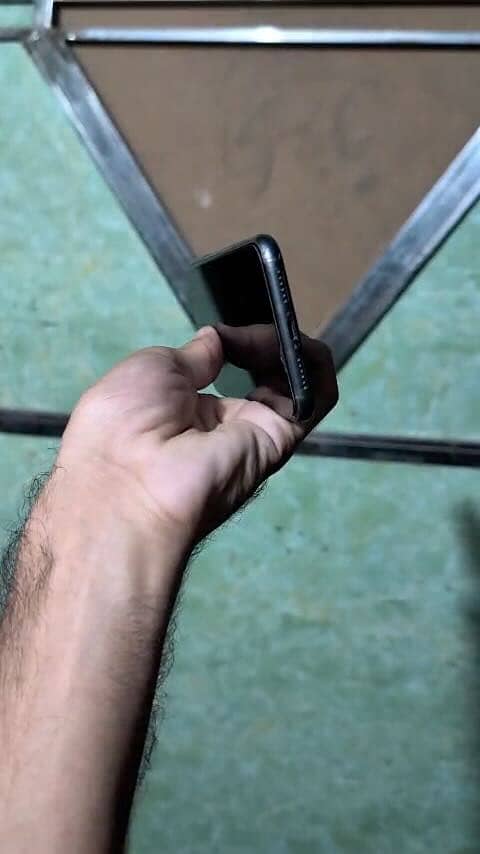 Apple iPhone 11 4