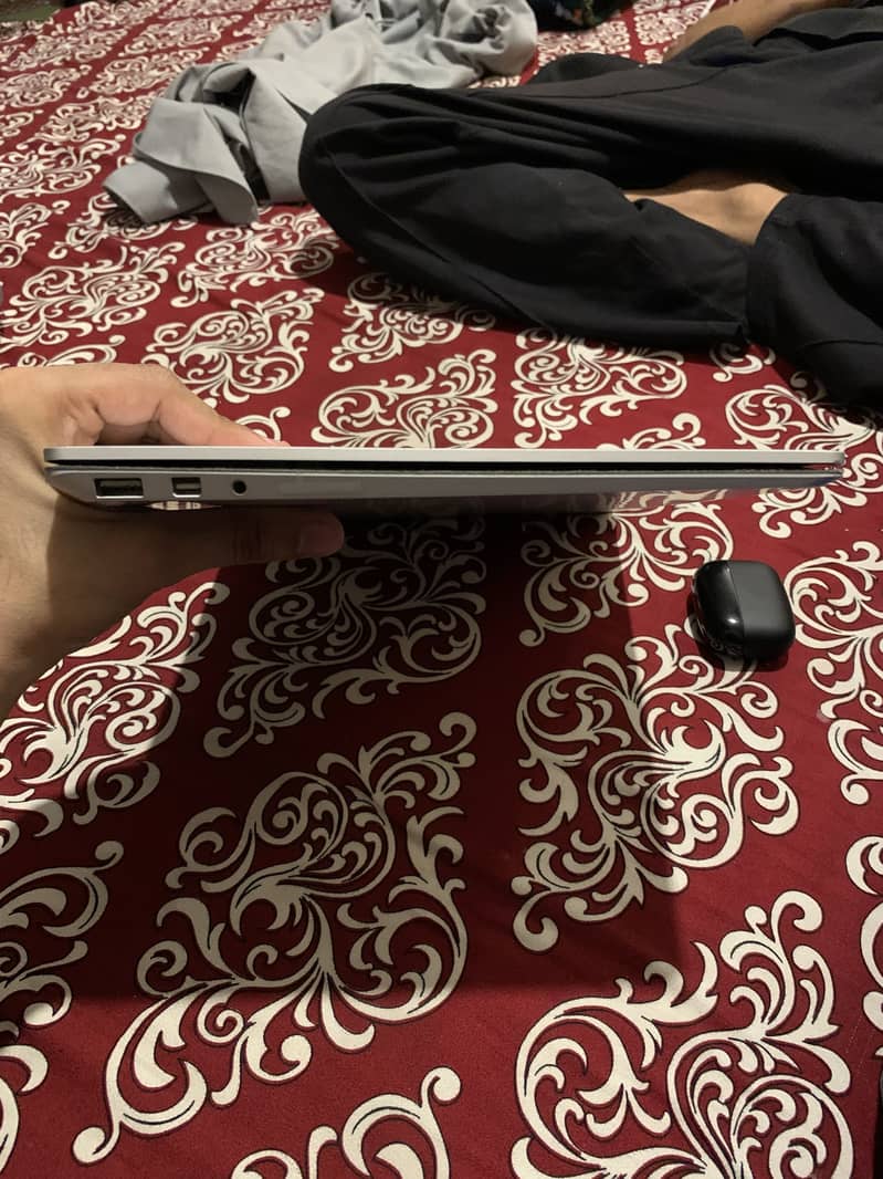 microsoft  Surface laptop 2 6
