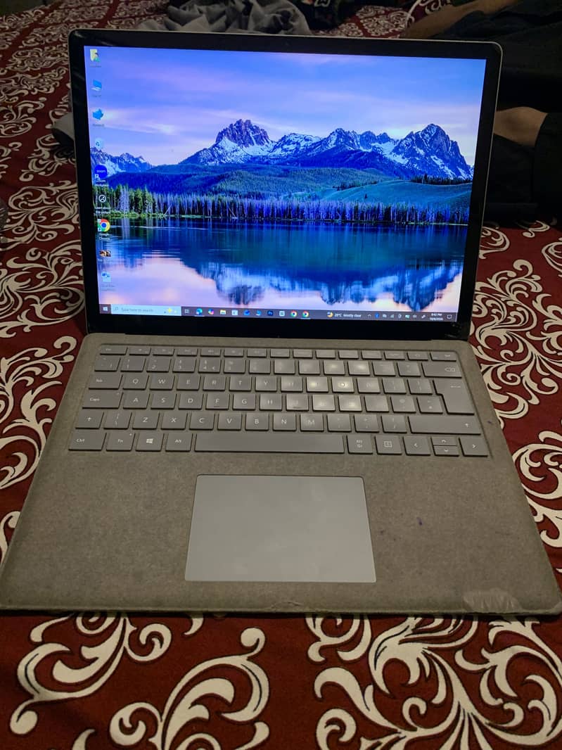 microsoft  Surface laptop 2 8