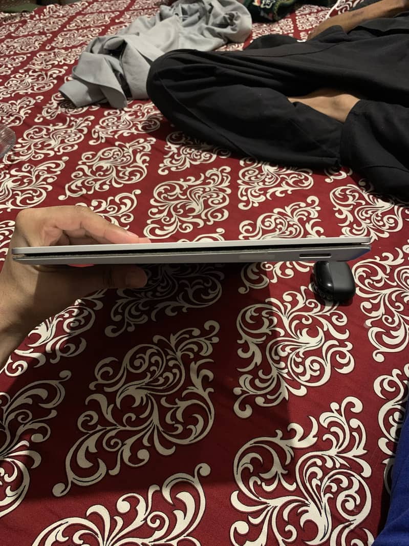 microsoft  Surface laptop 2 12