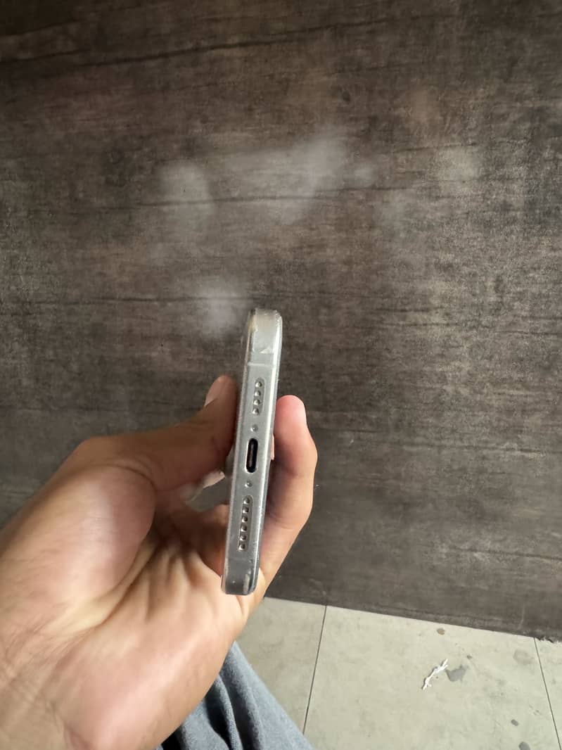 Apple iPhone 15 Pro Max 2