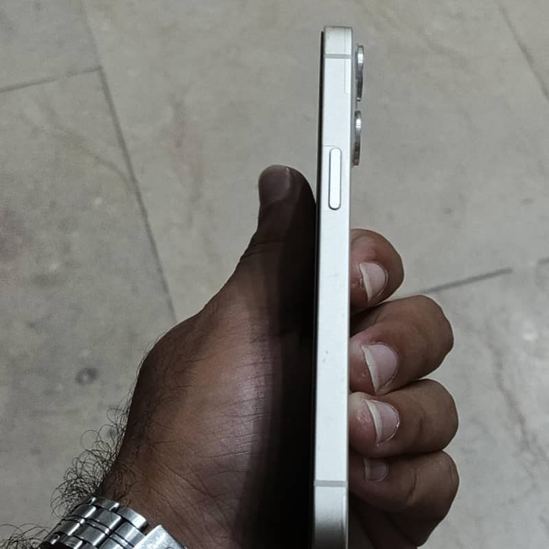 Apple iPhone 13 4
