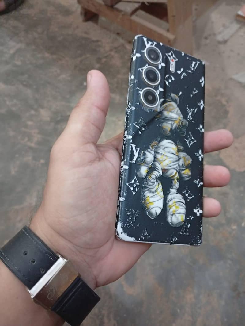 Tecno CAMON 40 Pro 1