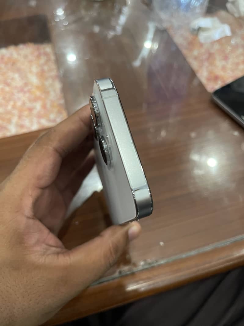 Apple iPhone 14 Pro 4