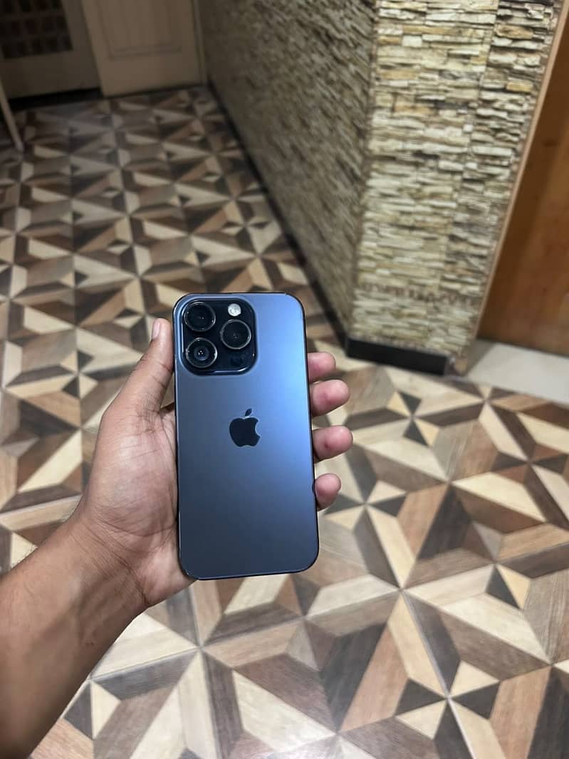 Apple iPhone 15 Pro 0