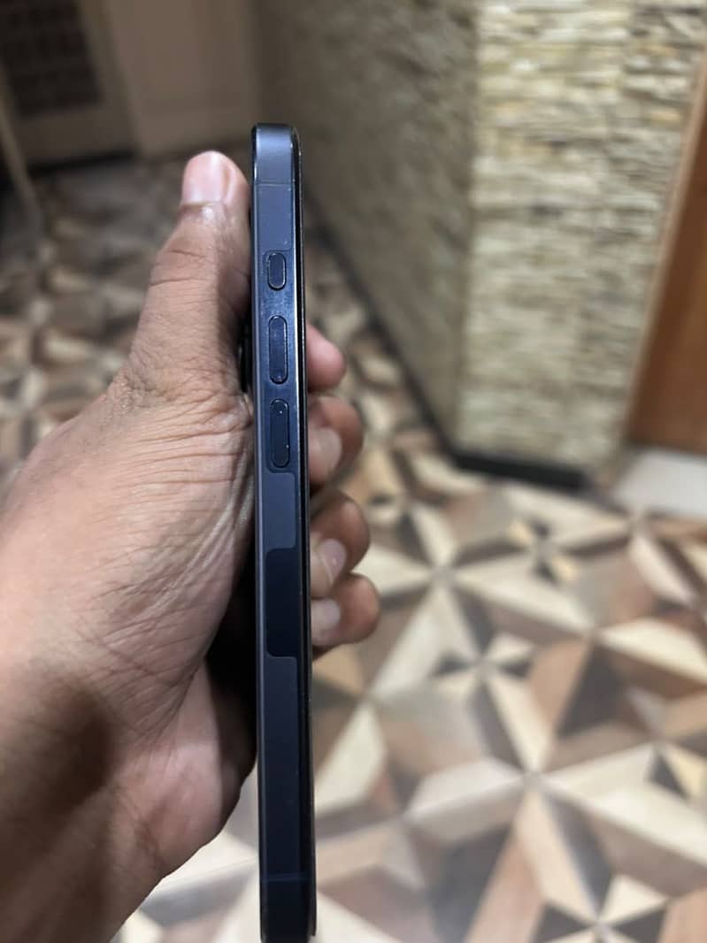 Apple iPhone 15 Pro 3